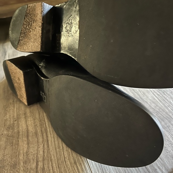 Barely worn Tory Burch black boots, size 8 - Picture 4 of 4